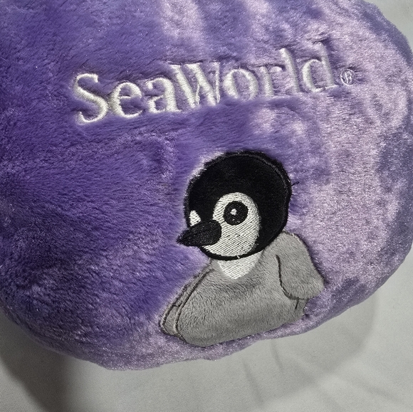 Reversable SeaWorld pillow/ penguin plushy - Picture 5 of 7